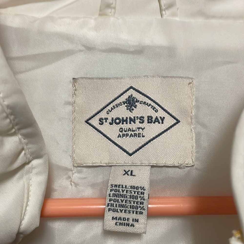 St. John's Bay White Quilted Hooded Vest - Picture 4 of 4